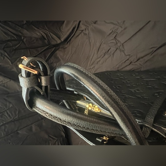 Louis Vuitton Montaigne MM Leather Handbag with Strap - Picture 11 of 14